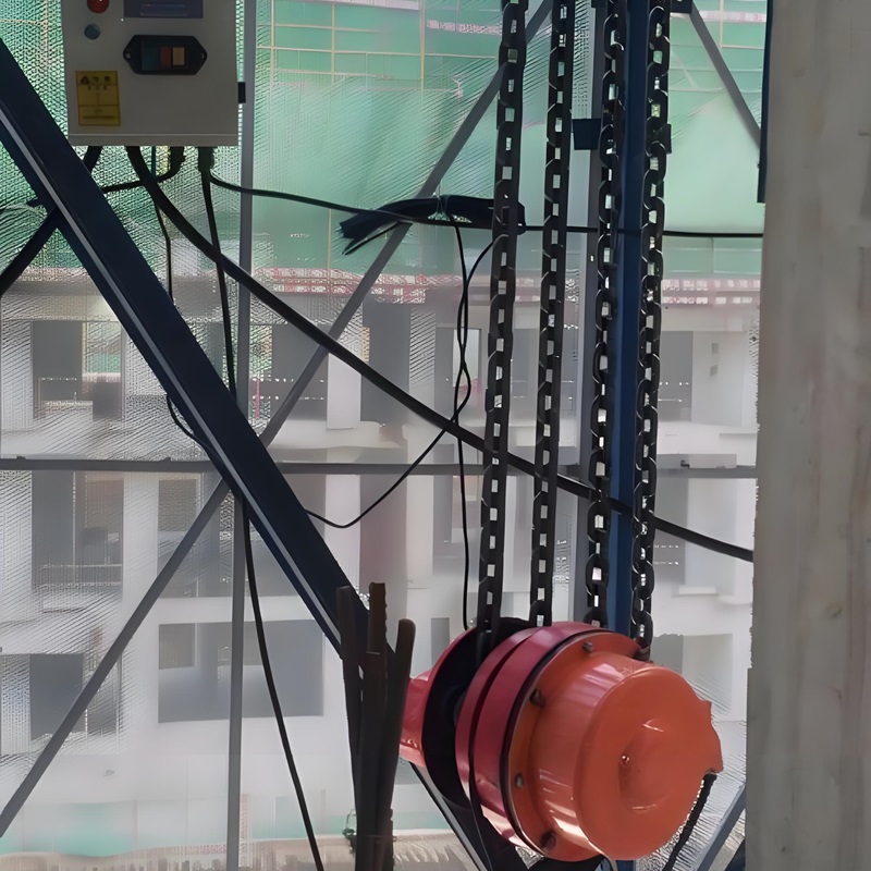 建筑裝修中使用爬架電動(dòng)葫蘆三點(diǎn)事項